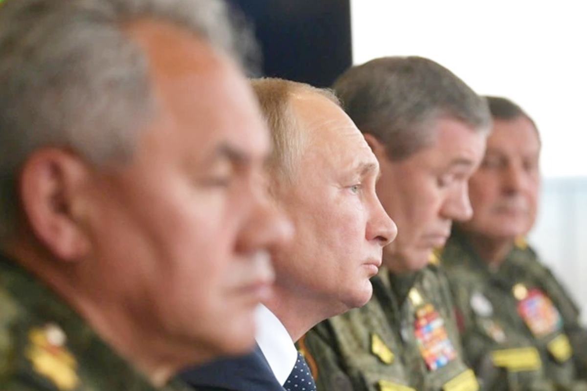 푸틴과 장성들.jpg