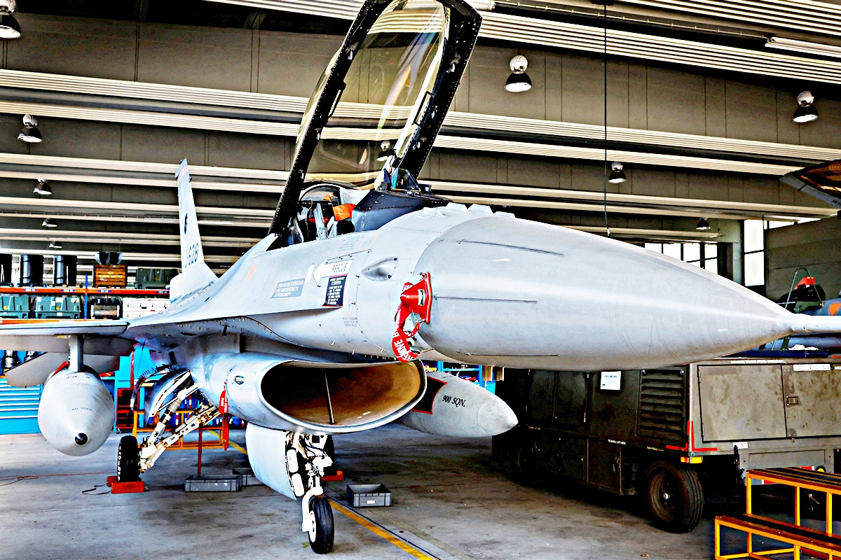 덴마크-F-16-1.jpg