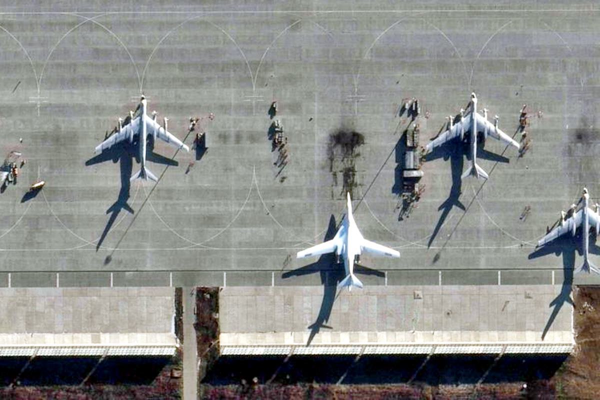 공격 당한 흔적이 남은 러시아 공군 기지 abc News.jpg