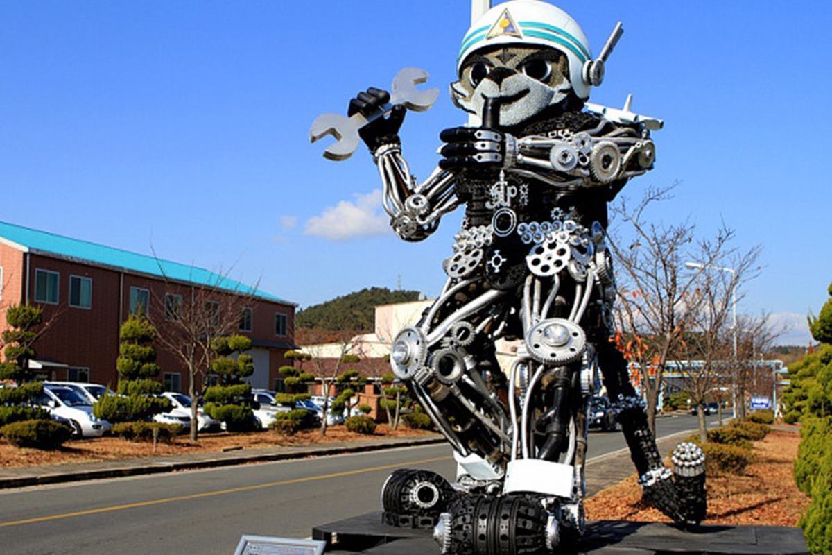 육군종합정비창 입구의 구조물.jpg