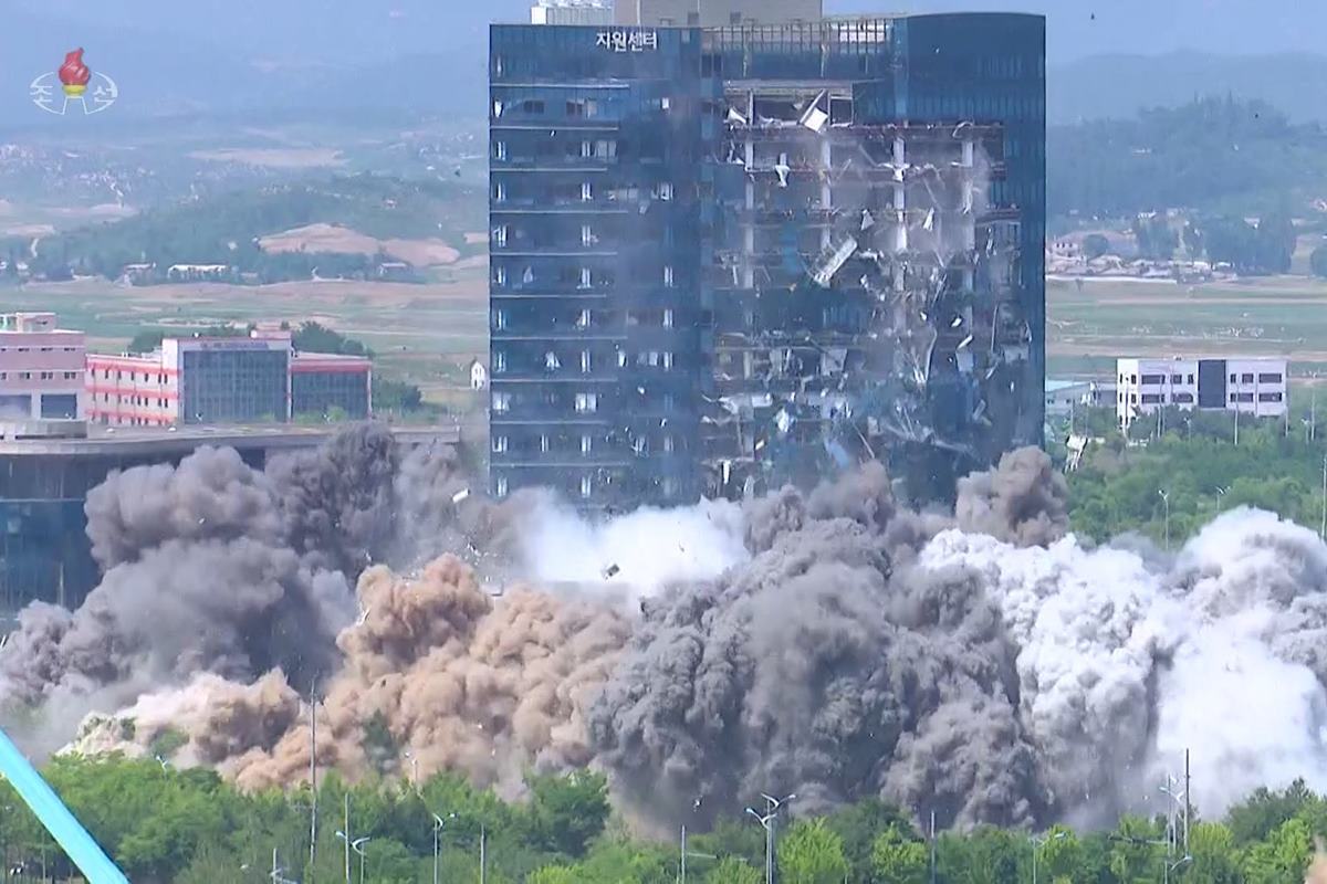 한국일보 남북공동연락사무소 폭파.jpg