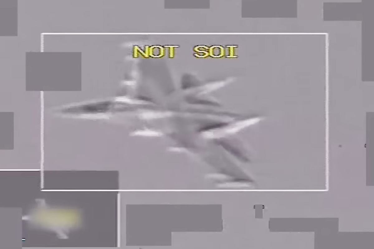 F-16 바이퍼에 포착된 Su-35 사진 출처 = '유라시안 타임즈'.jpg