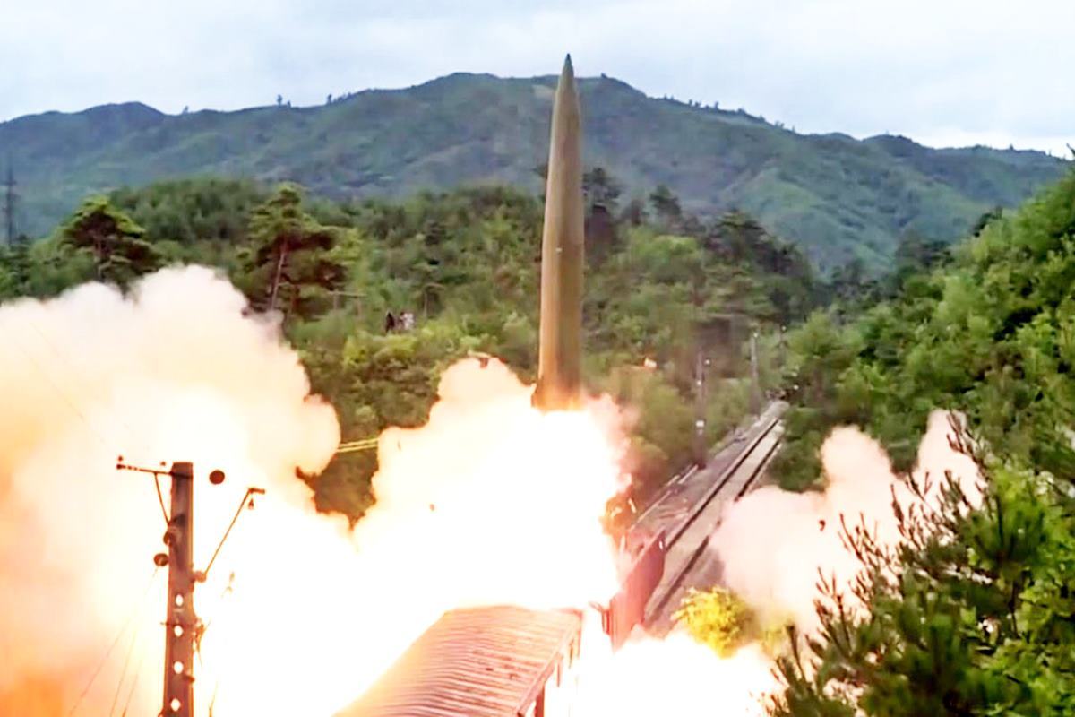 열차에서 발사되는 미사일 YTN.jpg