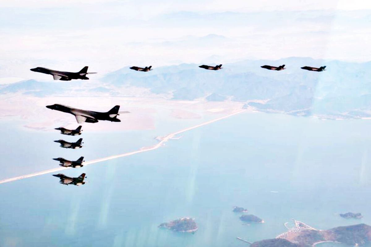 서해로 진입한 B-1B 폭격기 SBS.jpg