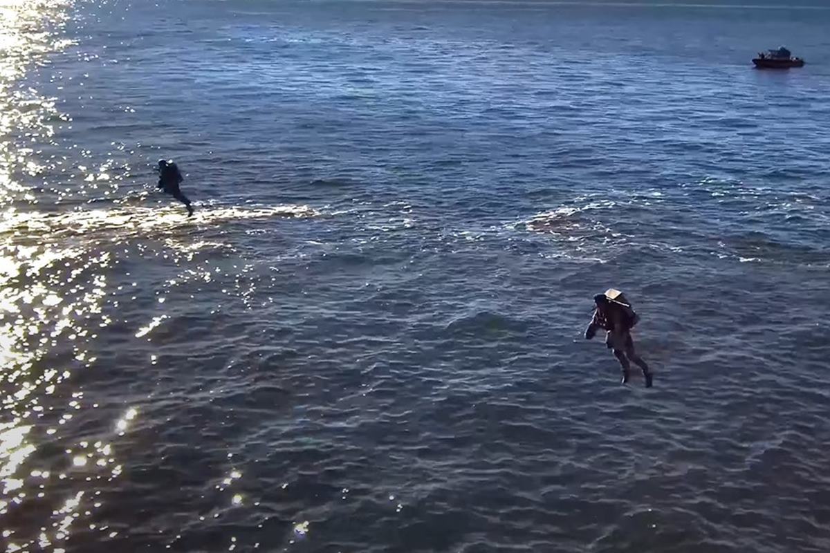 비행 중인 해병대원들 Gravity Industries.jpg