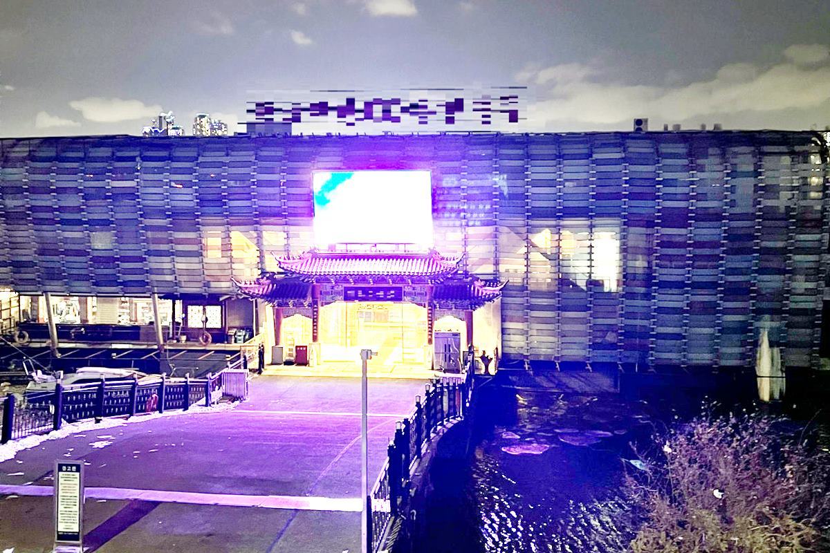 비밀경찰서로 의심 받는 중국 음식당 펜앤드마이크.jpg