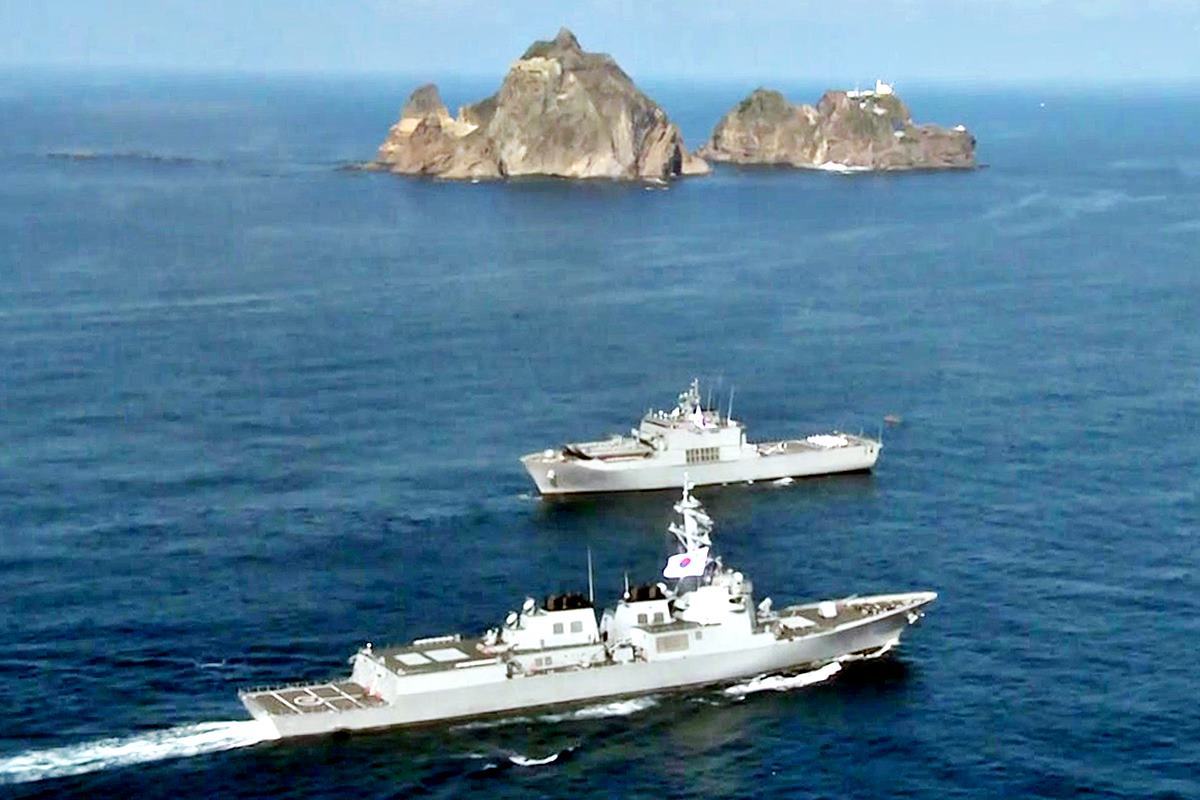 독도에서 훈련 중인 해군 함정 YTN.jpg