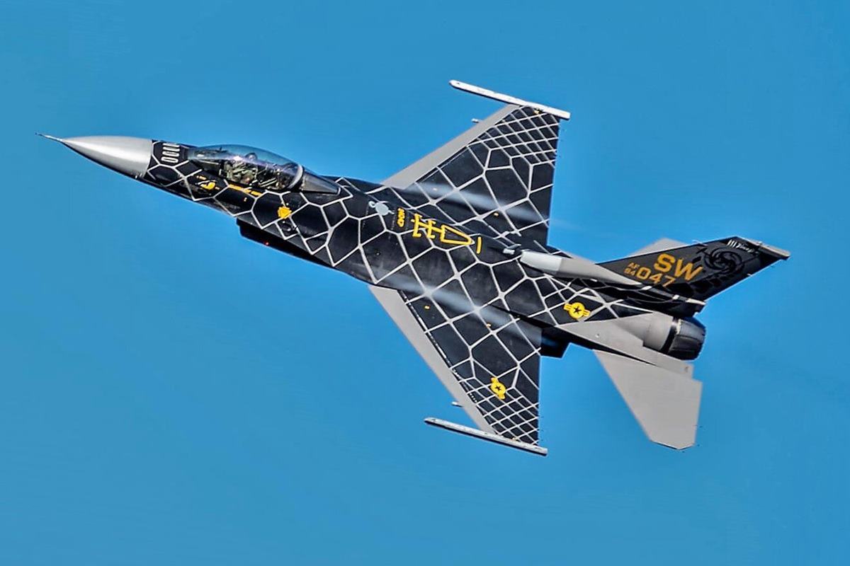 F-16 바이퍼 사진 출처 = '플로리다 국제 에어쇼'.jpg