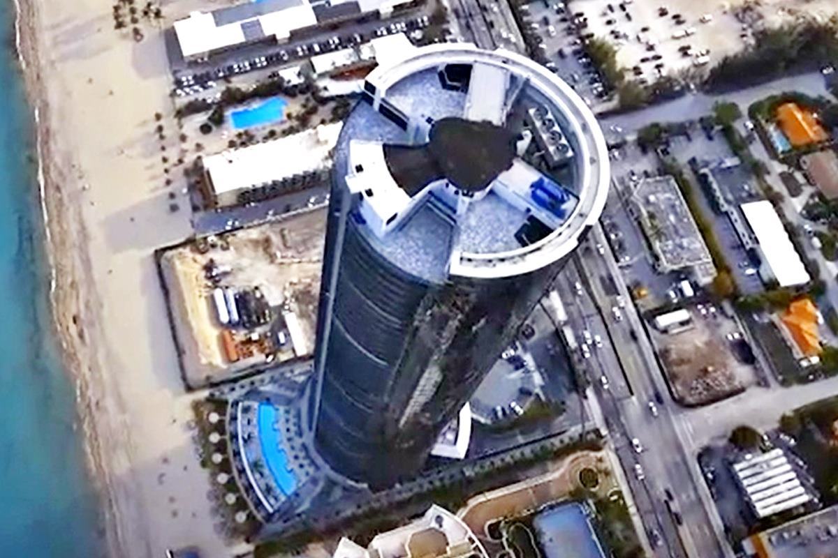 엘리베이터를 집으로 연결해 거주지에 주차를 하게 하는 스카이 파킹 기술 CNN 2.jpg