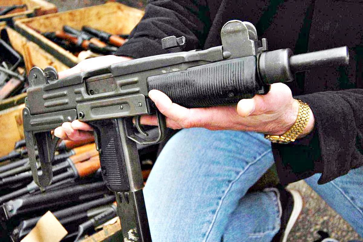 판매되고 있는 우지 기관단총 인디펜던스.jpg