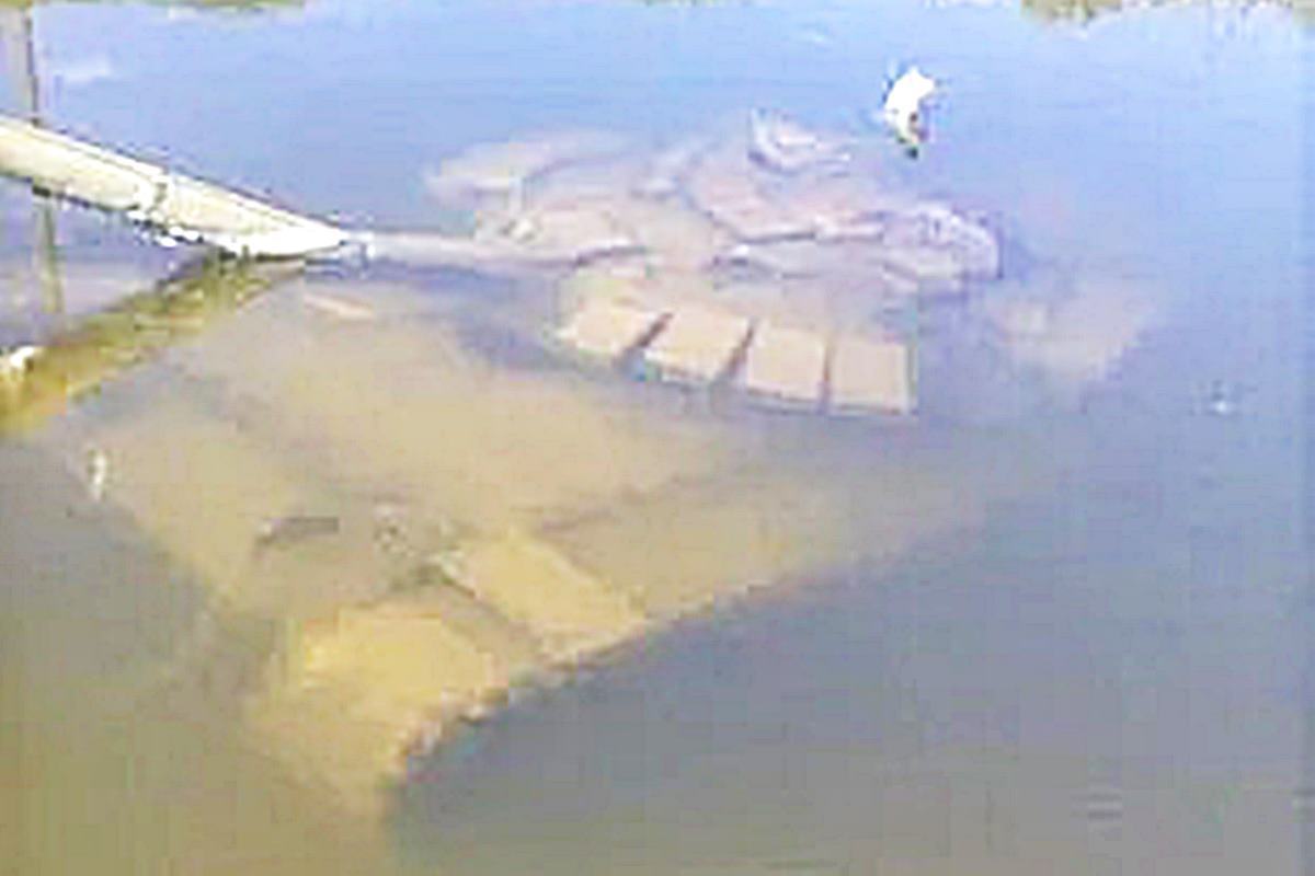 물에 잠긴 러시아 전차.jpg