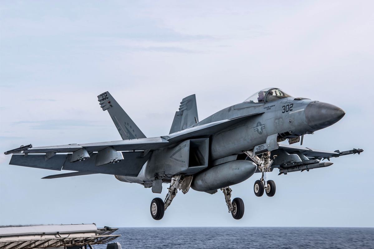 FA-18E 슈퍼호넷 airandspace.jpg