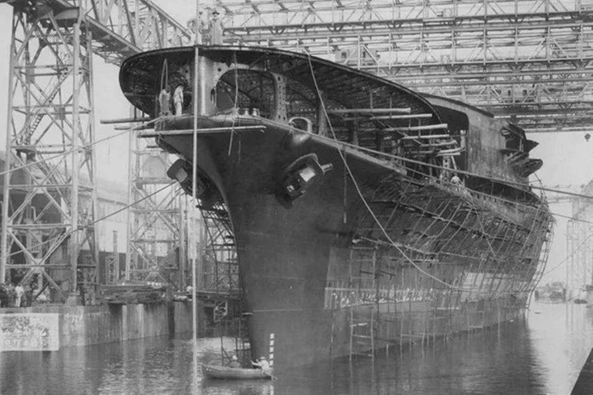 수정됨_건조 중인 아카기.jpg