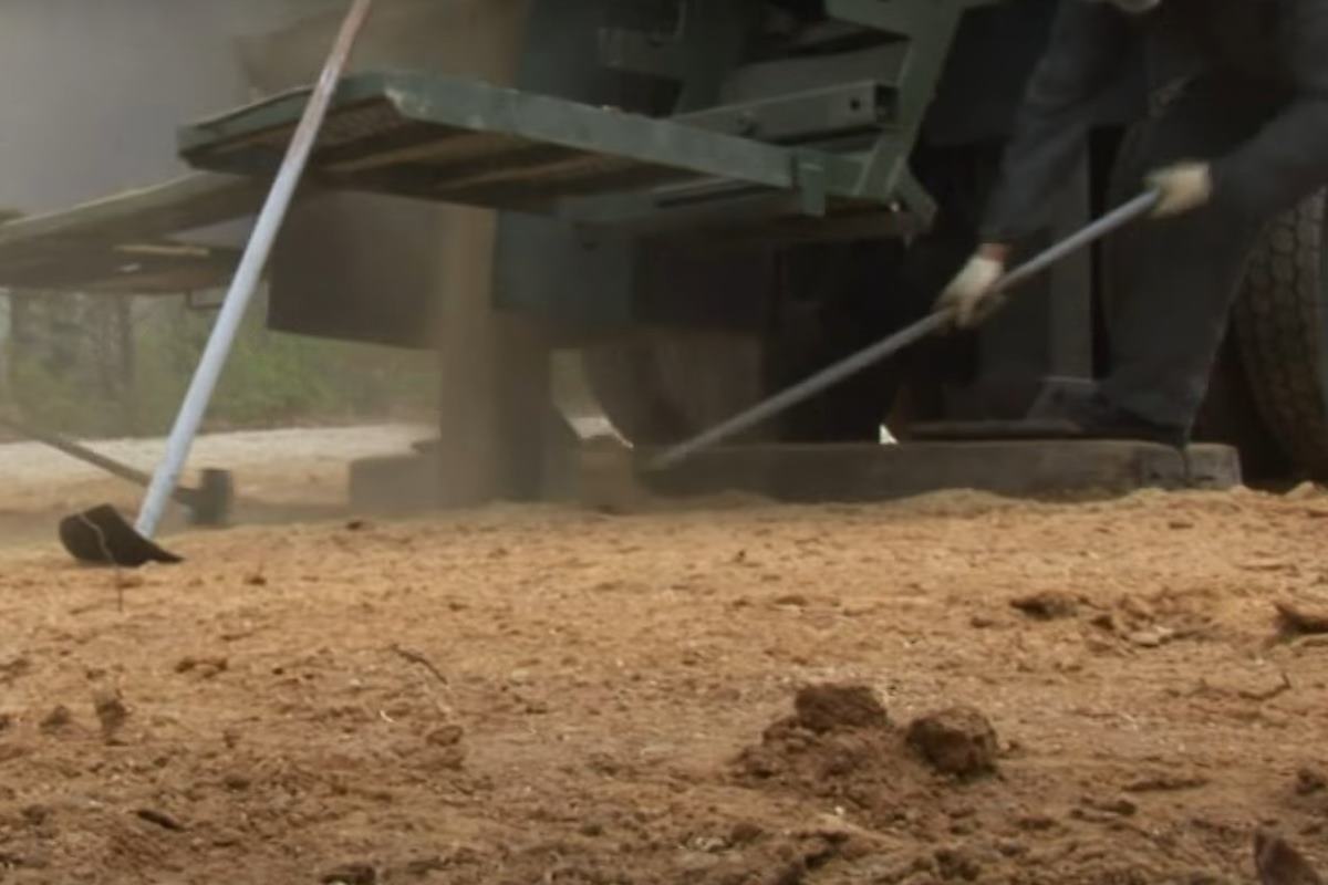 시추를 시작하는 공병대 EBS 다큐멘터리.jpg