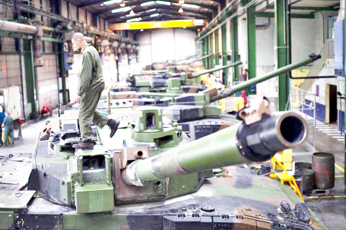 생산 중인 르클레르 전차 Defense News.jpg