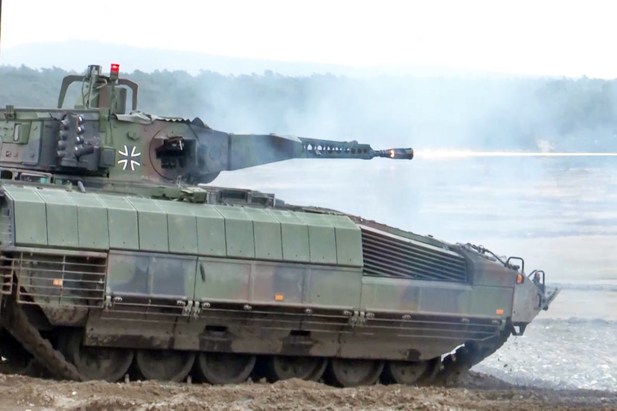 포탑을 발사하는 푸마 Forces.jpg