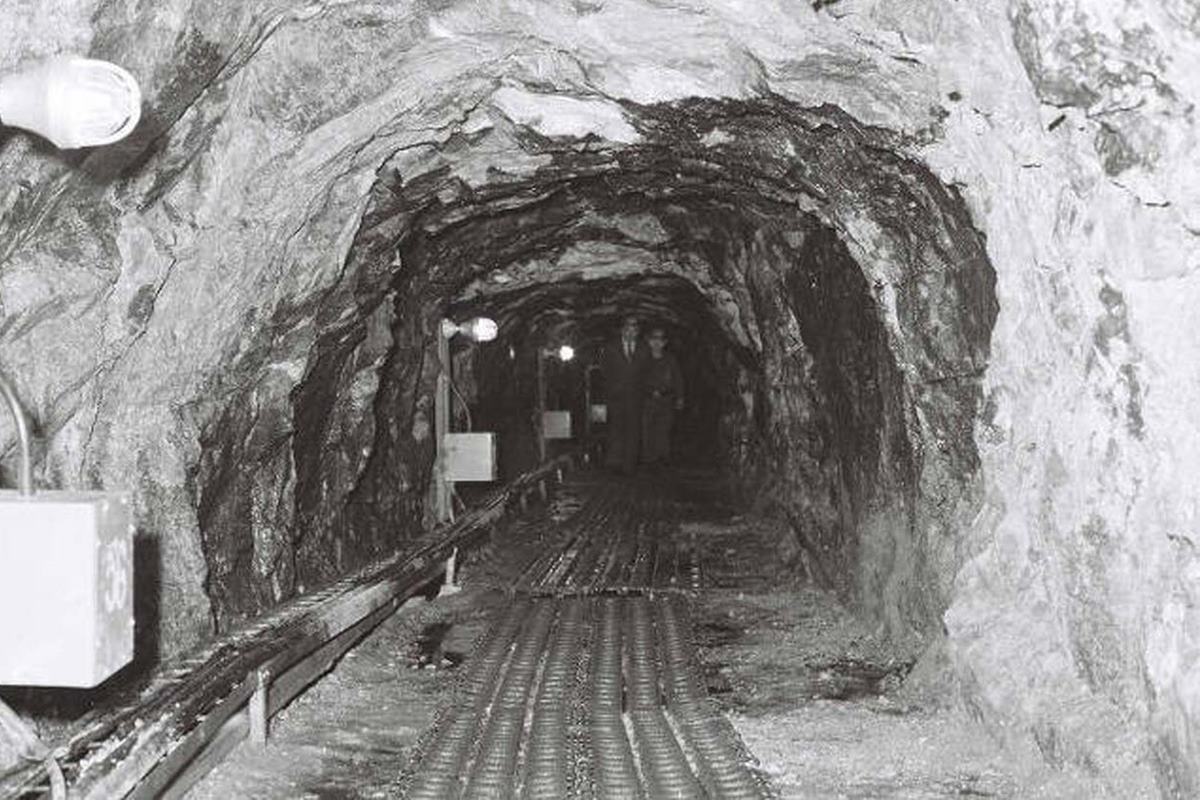 1975년 촬영된 북한이 판 제 2 땅굴 방위산업전략포럼.jpg