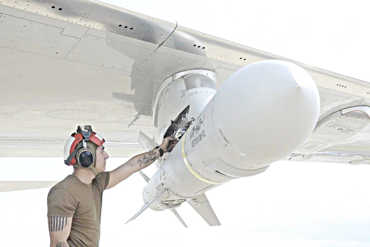 전투기 발사형 하푼 대함 미사일 Global Defense Corp.jpg