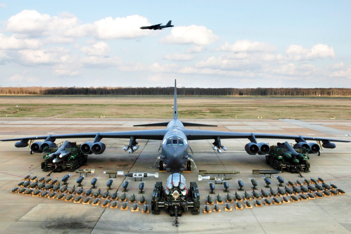 미 공군의 B-52H 폭격기 유용원의 군사세계.jpg
