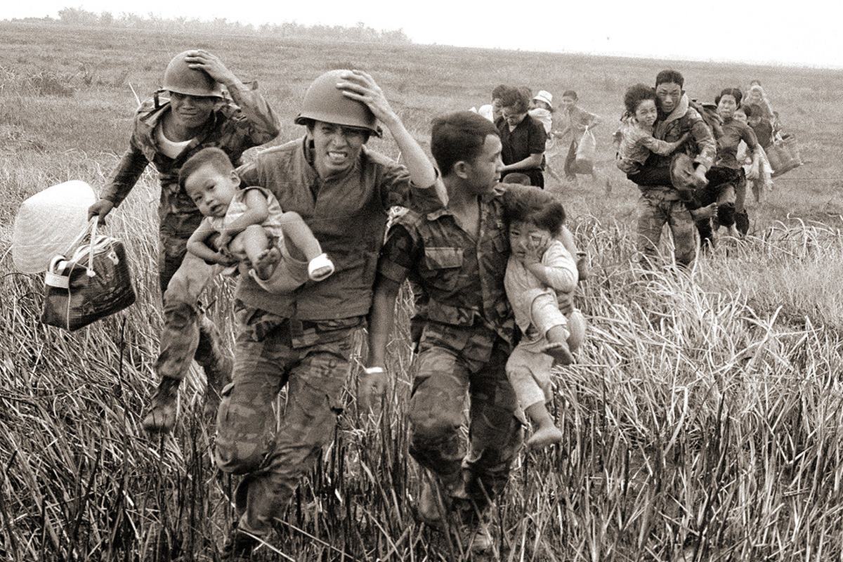 한국군의 대민구호활동.jpg