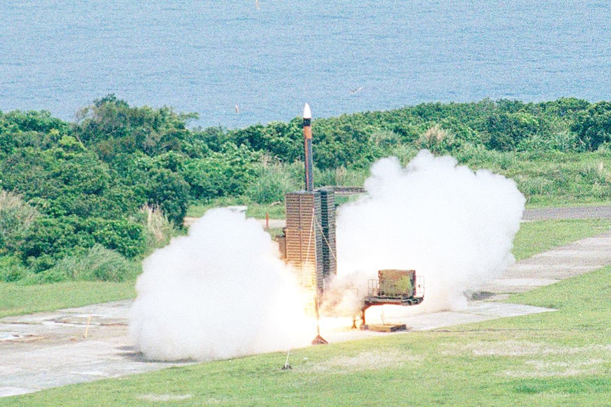 발사되는 티엔쿵3 미사일.jpg