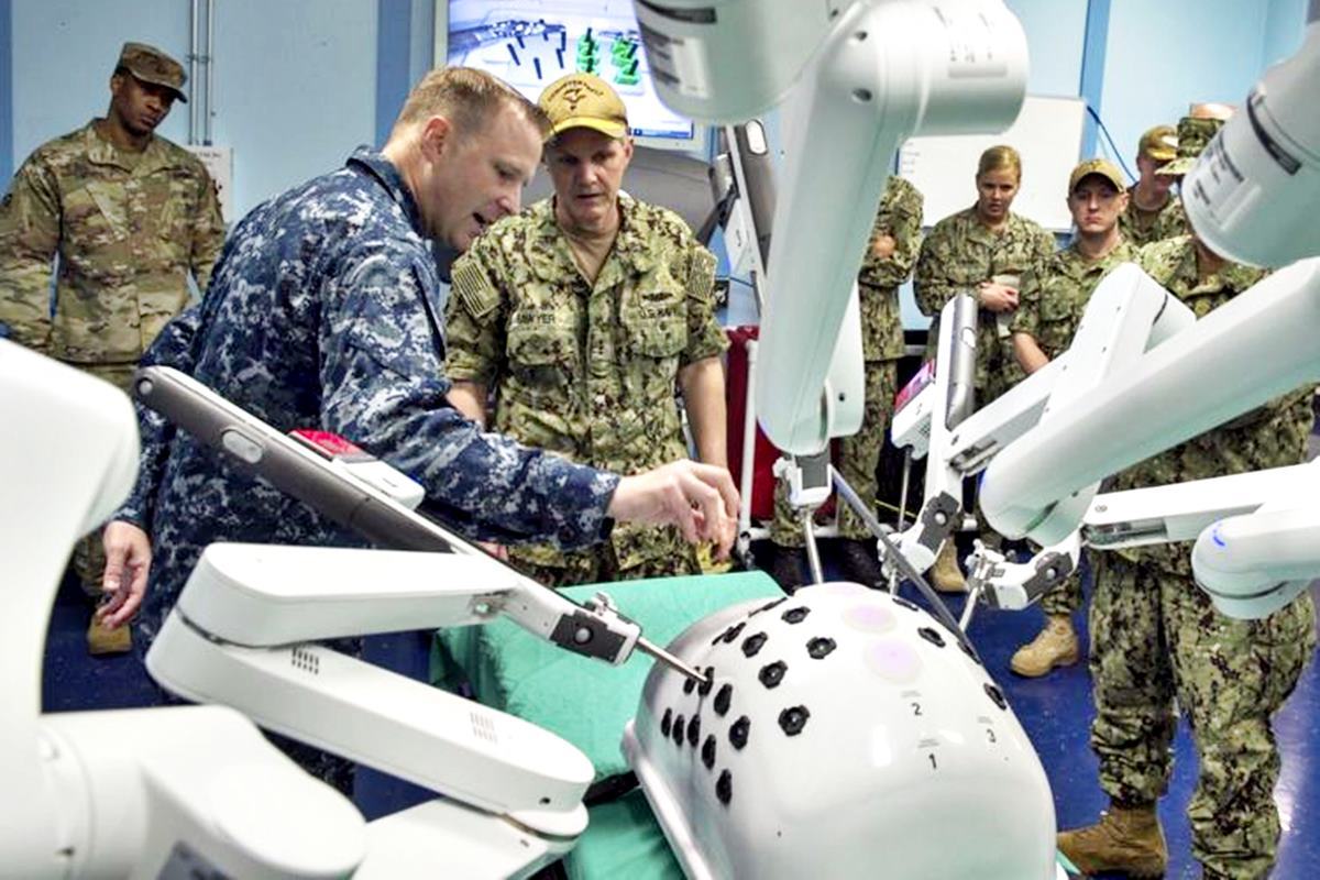 10억이 넘는 수술용 로봇 다빈치.jpg