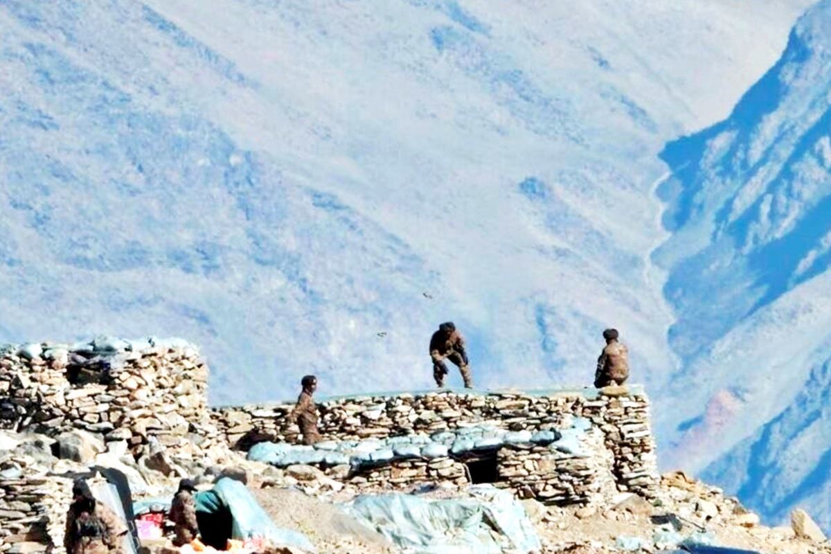 국경 분쟁이 일어나고 있는 히말라야 지역 VOA.jpg