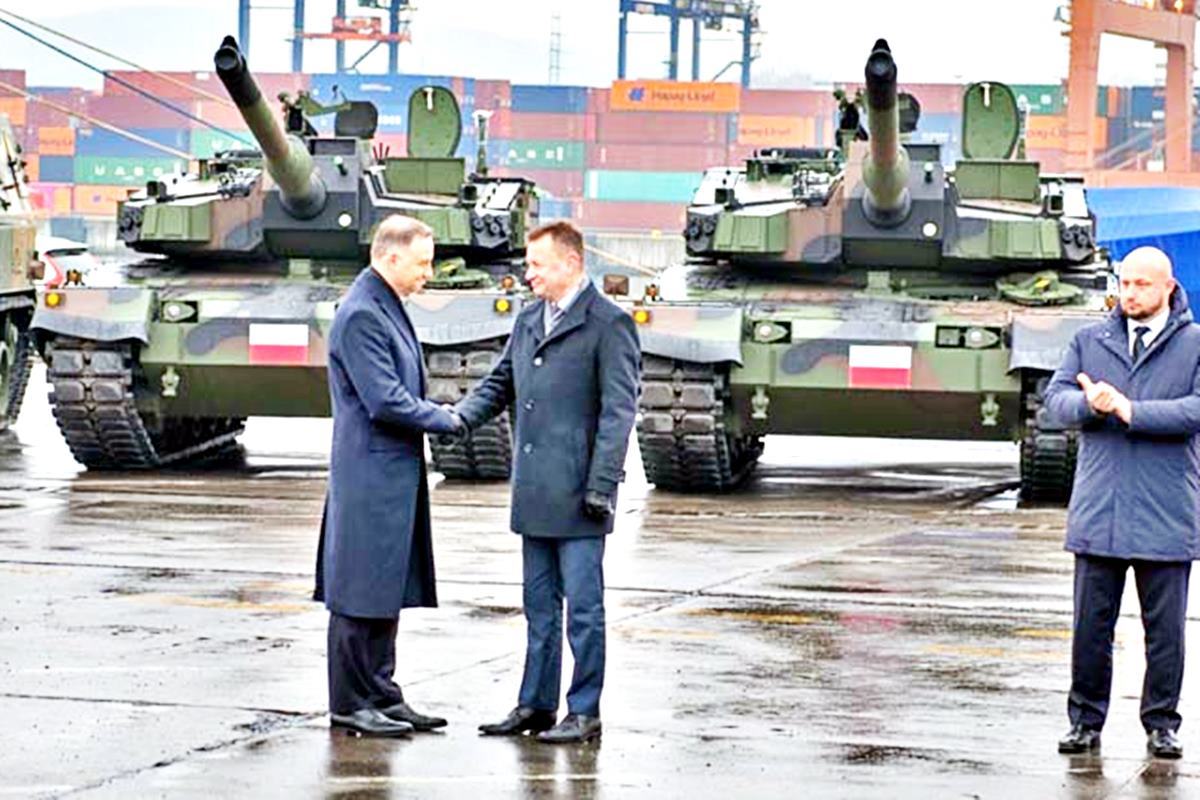 폴란드로 배송된 K-2 전차 방위산업전략포럼.jpg