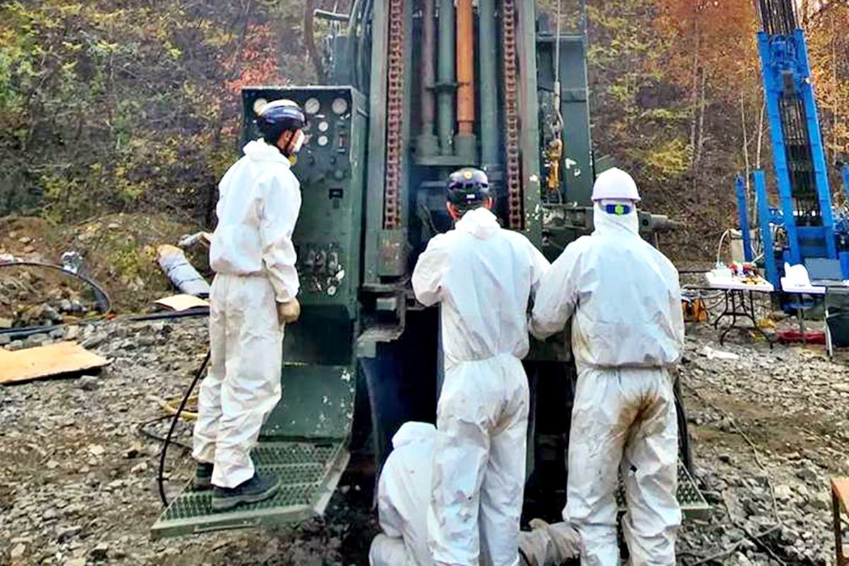 봉화 광산에서 구조 작업을 하는 시추대대 병사 국방부 4.jpg