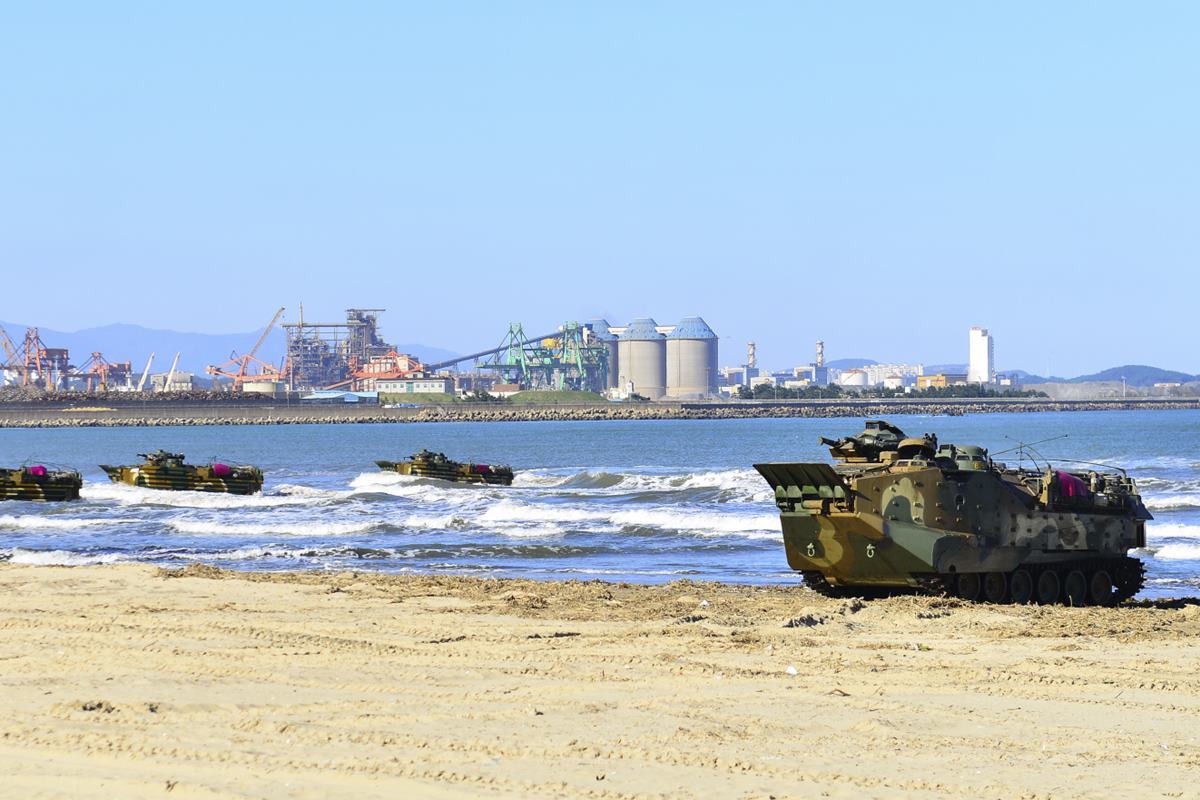 경북일보 해병대 상륙돌격장갑차.jpg