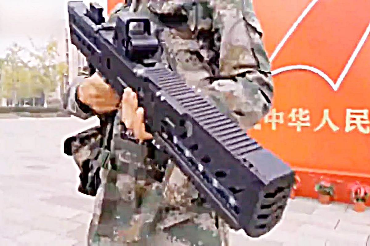 전자기총으로 무장한 중공군.jpg