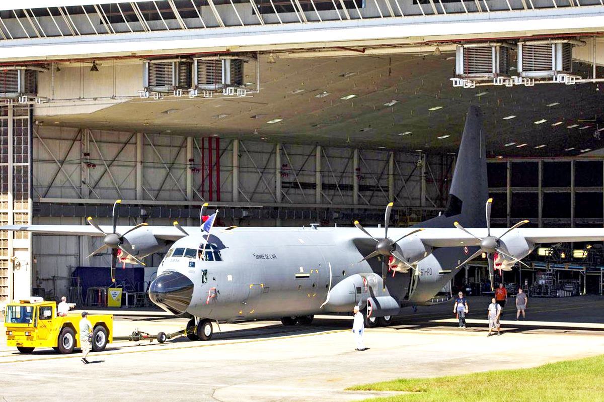 독일의 C-130J 수송기 The Drive.jpg