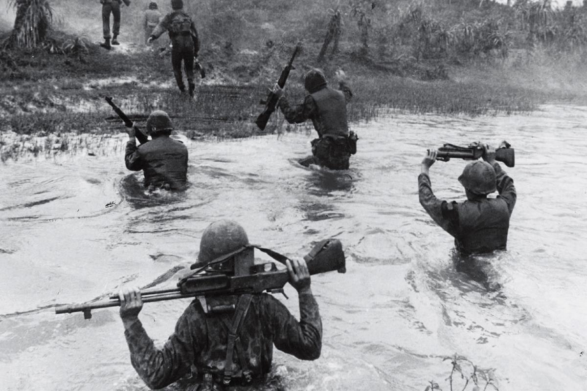 경북일보 도강 중인 국군.jpg