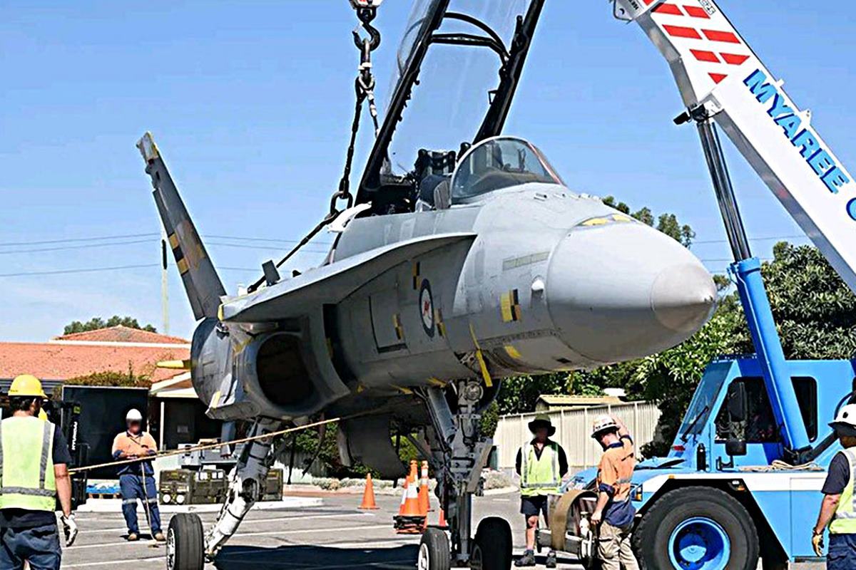 퇴역 처리된 FA-18 호넷 전투기 사진 출처 = 'Defence Connect'.jpg