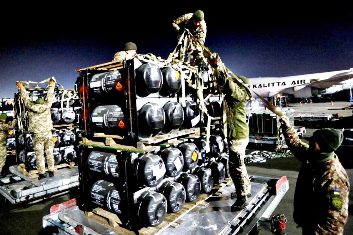 우크라이나로 보내지는 미국의 군사 물자 로이터.jpg