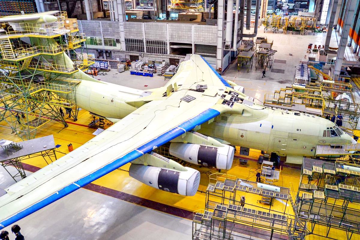 러시아의 I1-76 수송기 공장 Defence Blog.jpg