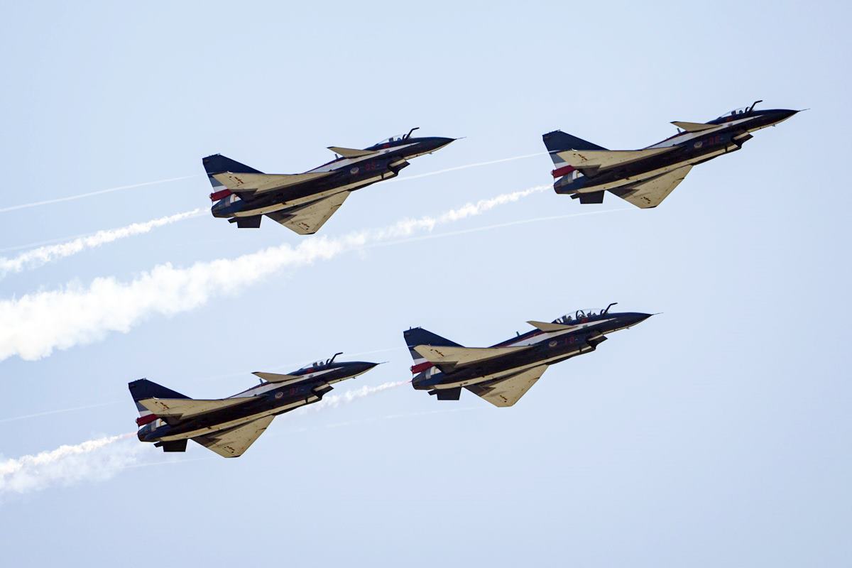 중국 공군 전투기 편대.jpg