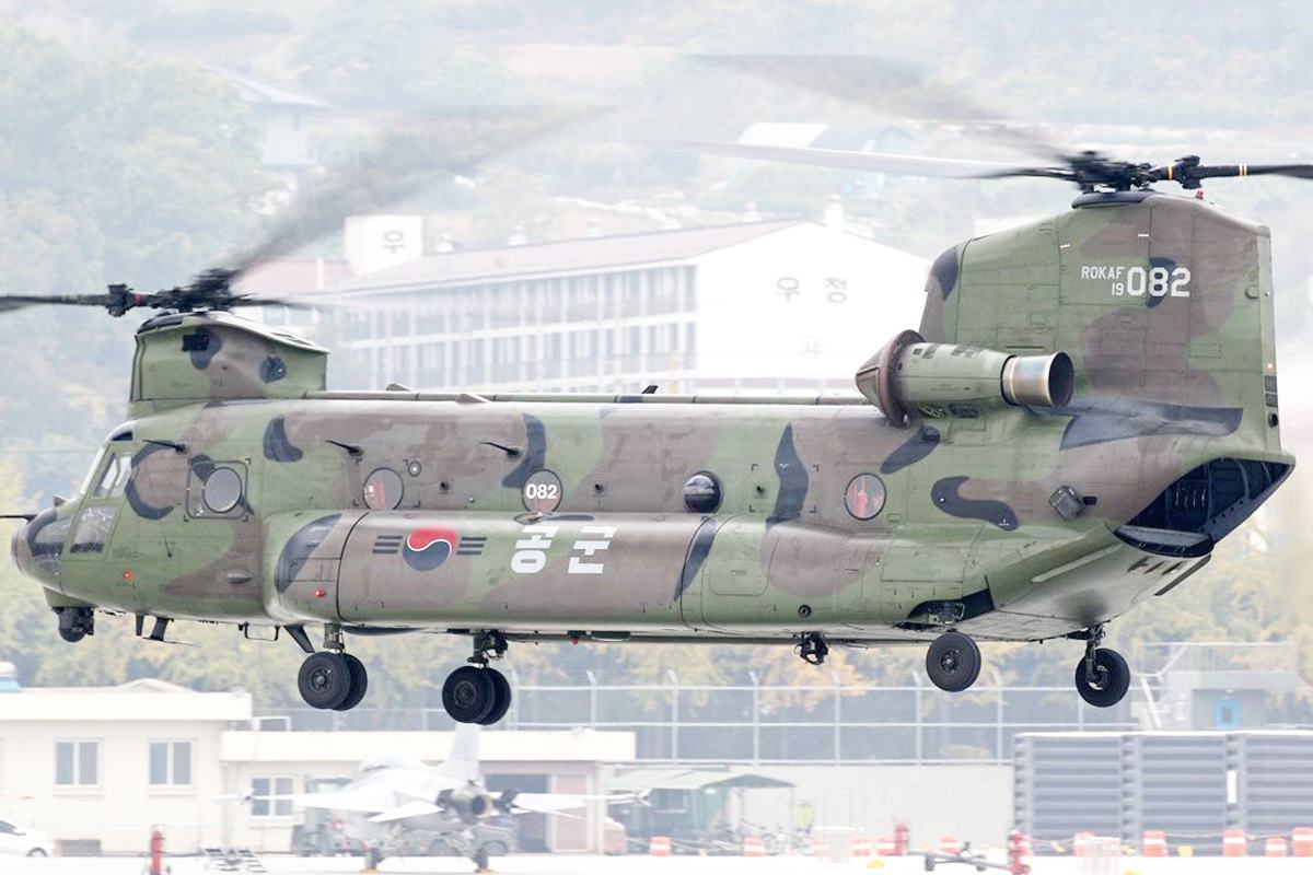 공군이 운용 중인 치누크 헬기.jpg