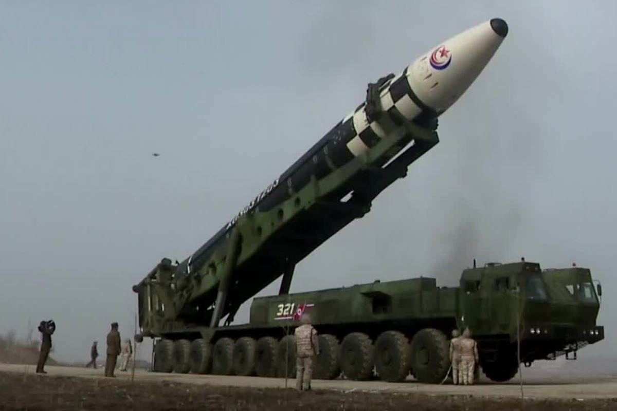 북한 탄도미사일.jpg