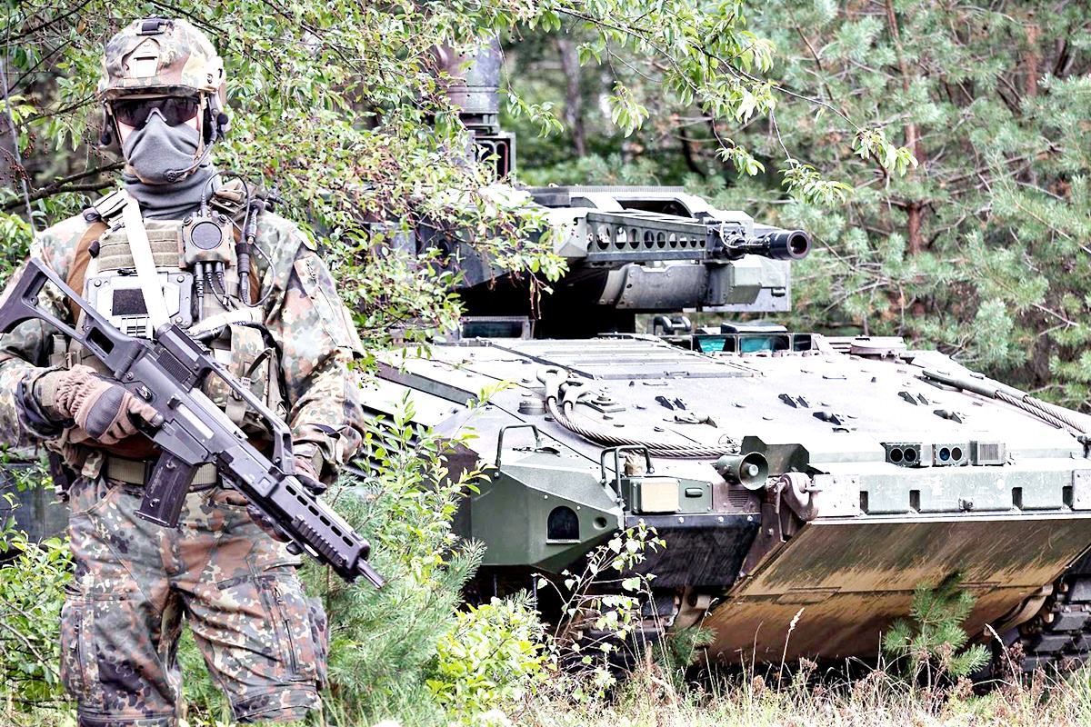 작전 중인 푸마  EDR Magazine.jpg