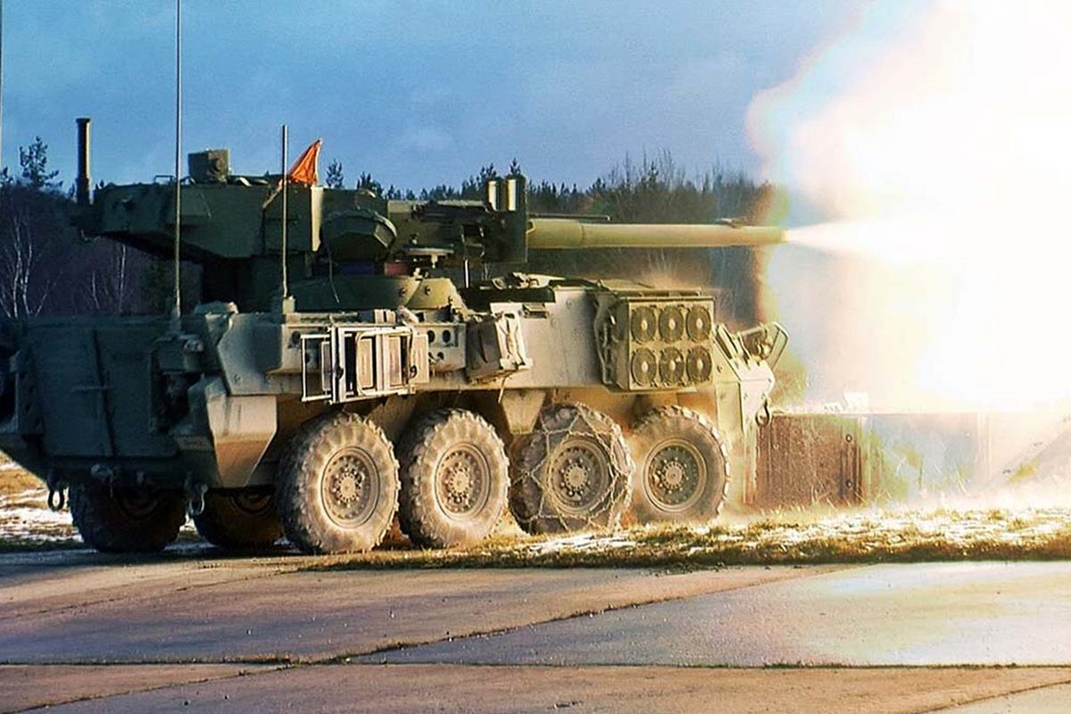 105mm 포가 장착된 스트라이커 장갑차 방위산업전략포럼.jpg