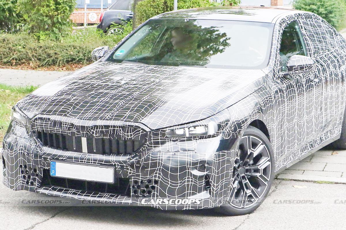 2024년식 BMW 5시리즈 위장막 2.jpg