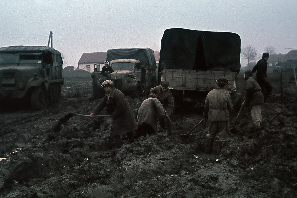 군용 장비도 힘을 못 쓰는 라스푸티차.jpg