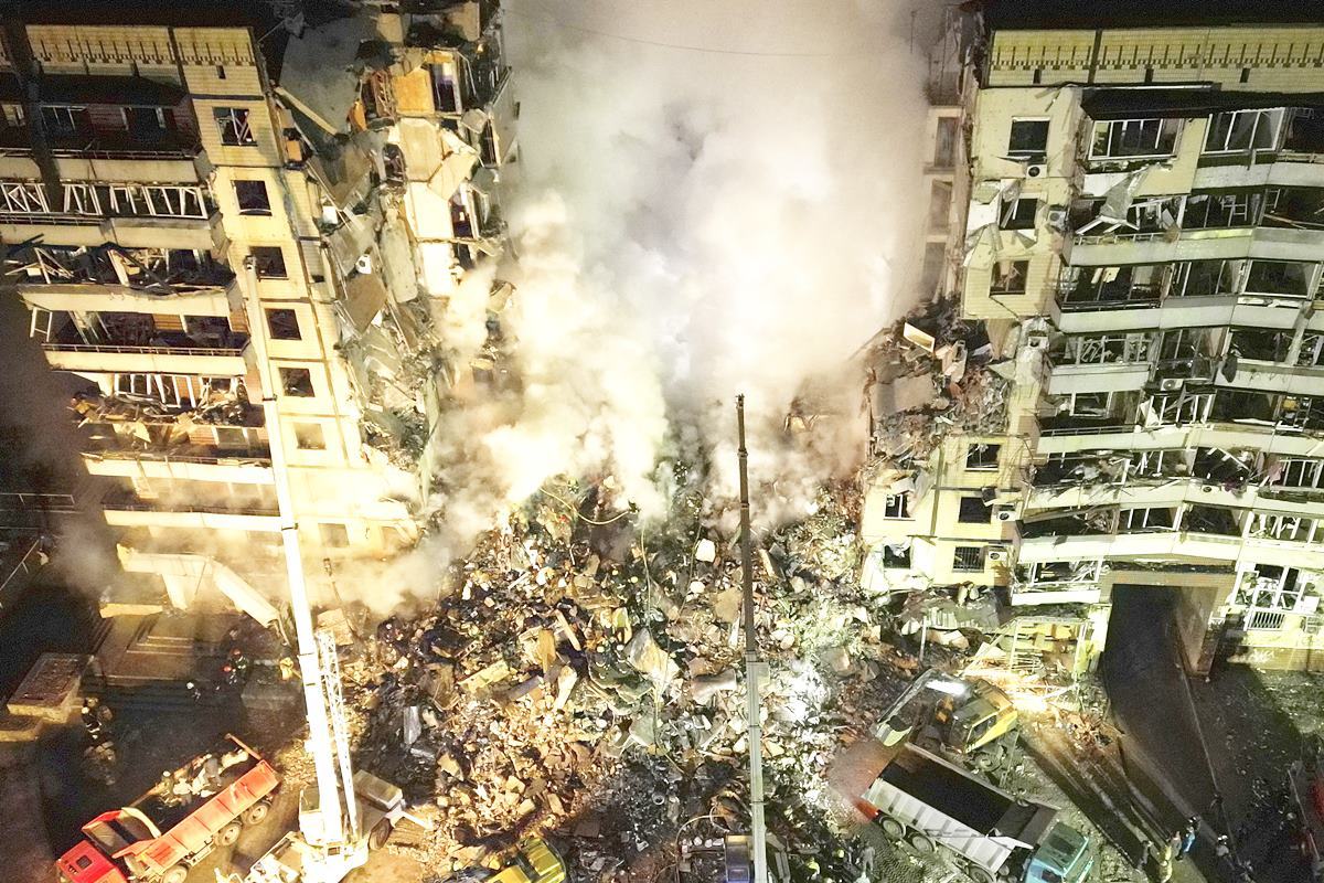 러시아의 미사일 공격을 받은 우크라이나 드니프로.jpg