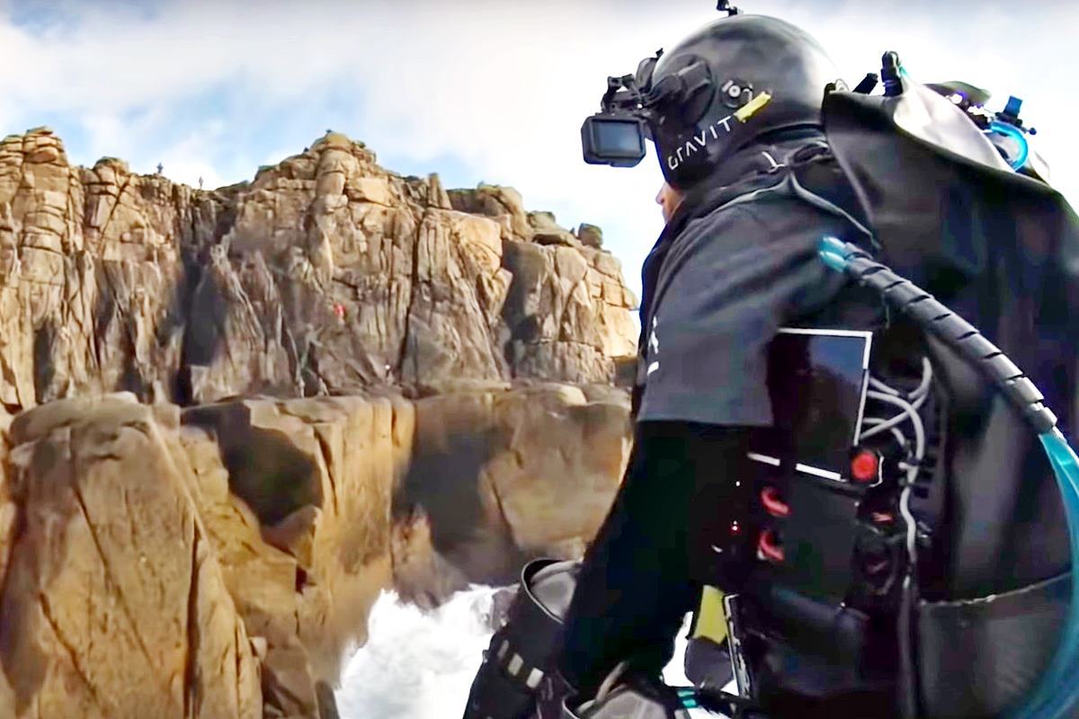 절벽으로 침투하는 제트 수트 Gravity Industries.jpg