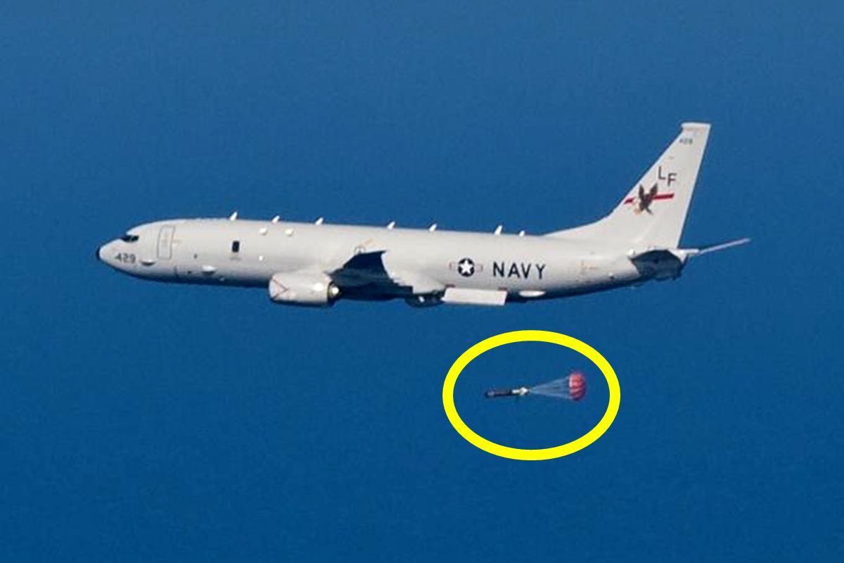 P-8 포세이던 해상 초계기에서 발사되는 Mk.46 어뢰.jpg