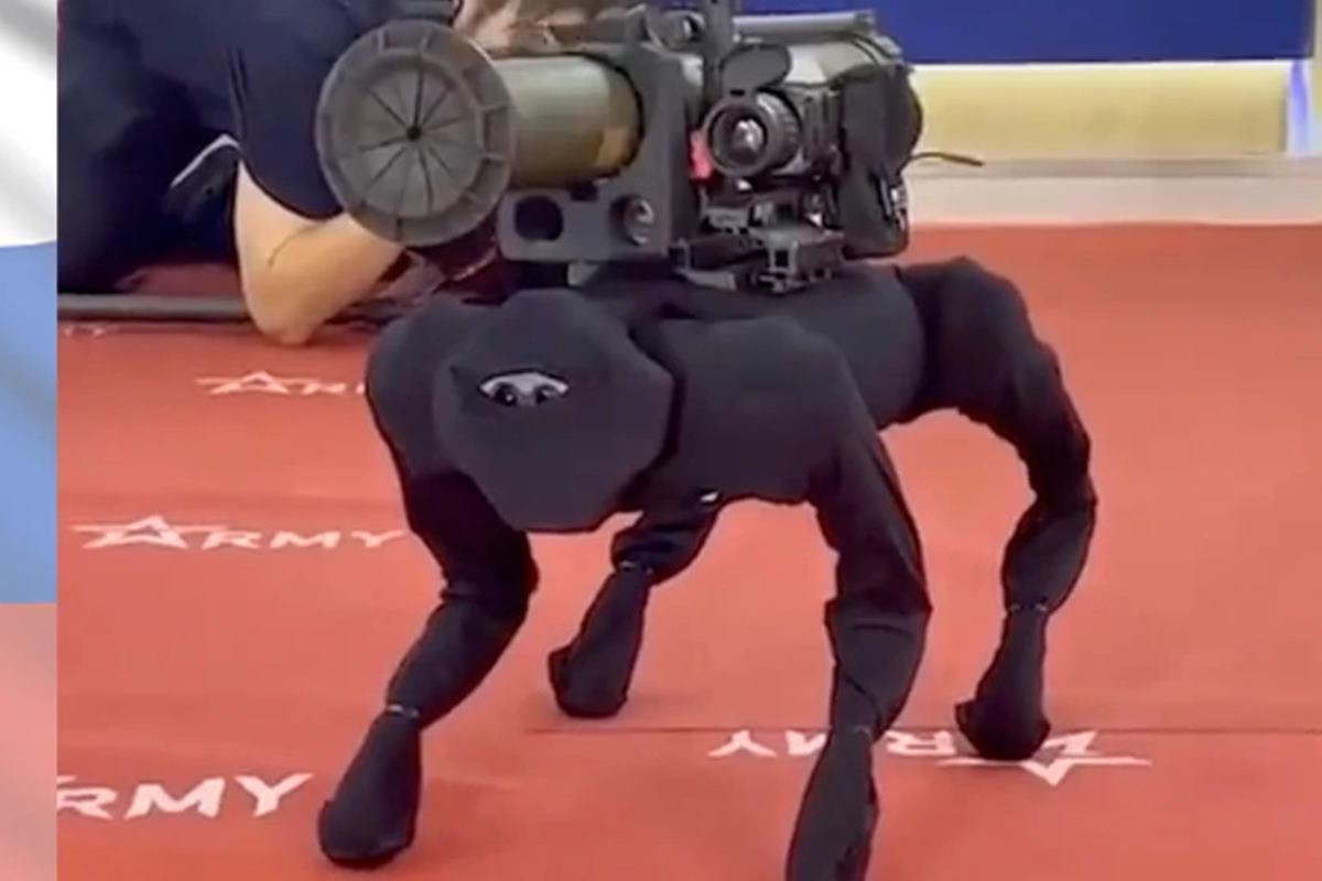 러시아에서 제작한 로봇.jpg