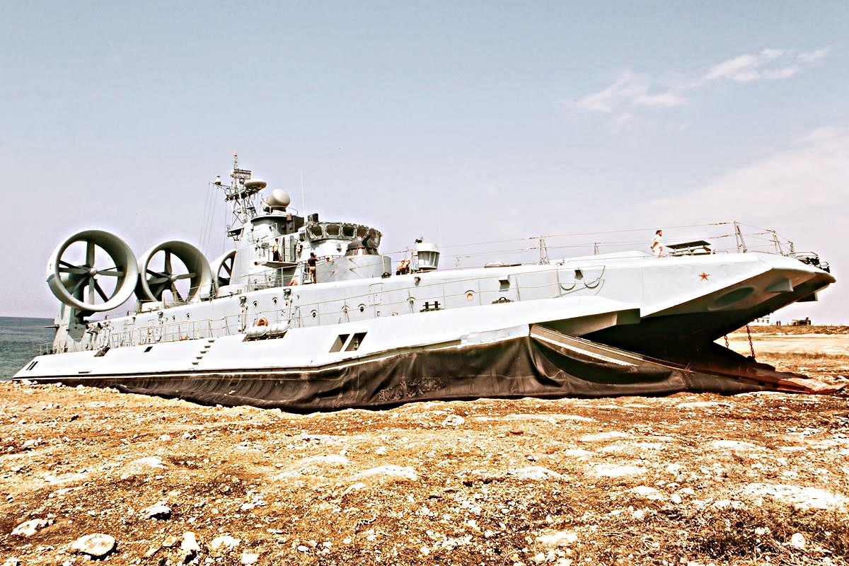 중국 주바급 공기부양 상륙정 위키피디아.jpg