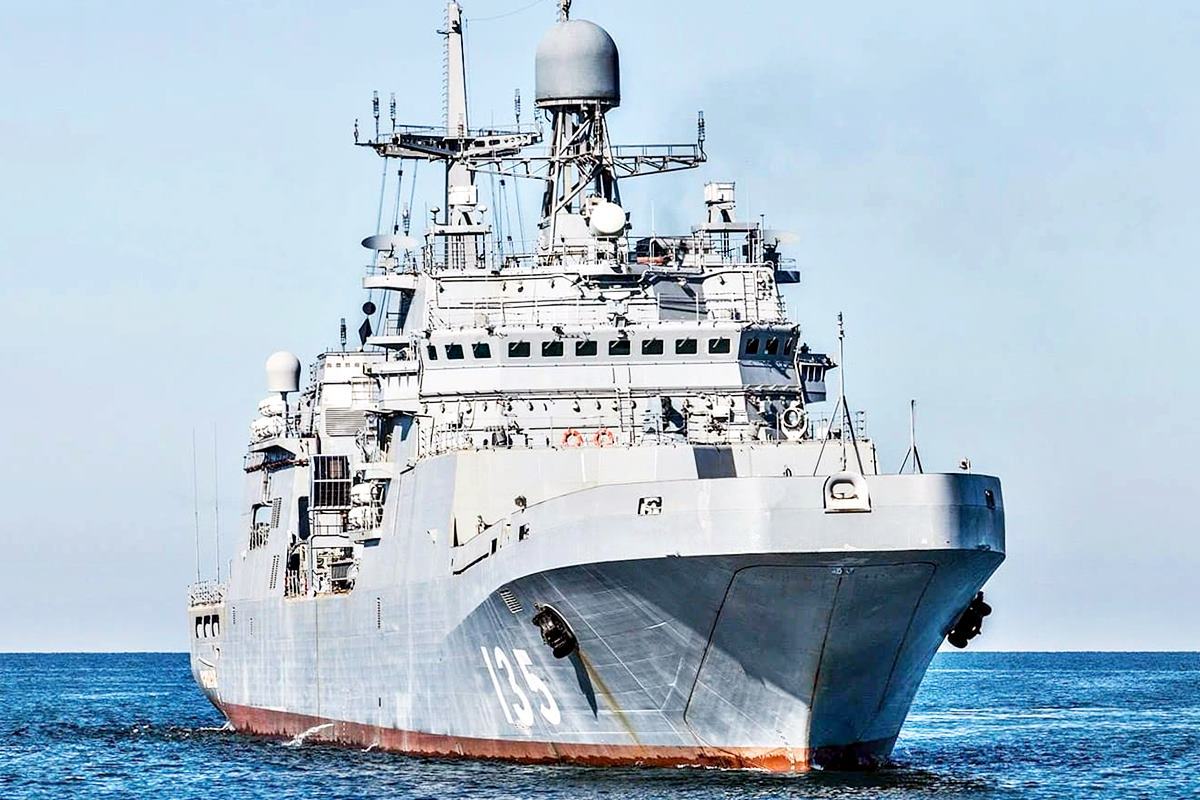 이반 그렌급 상륙함.jpg