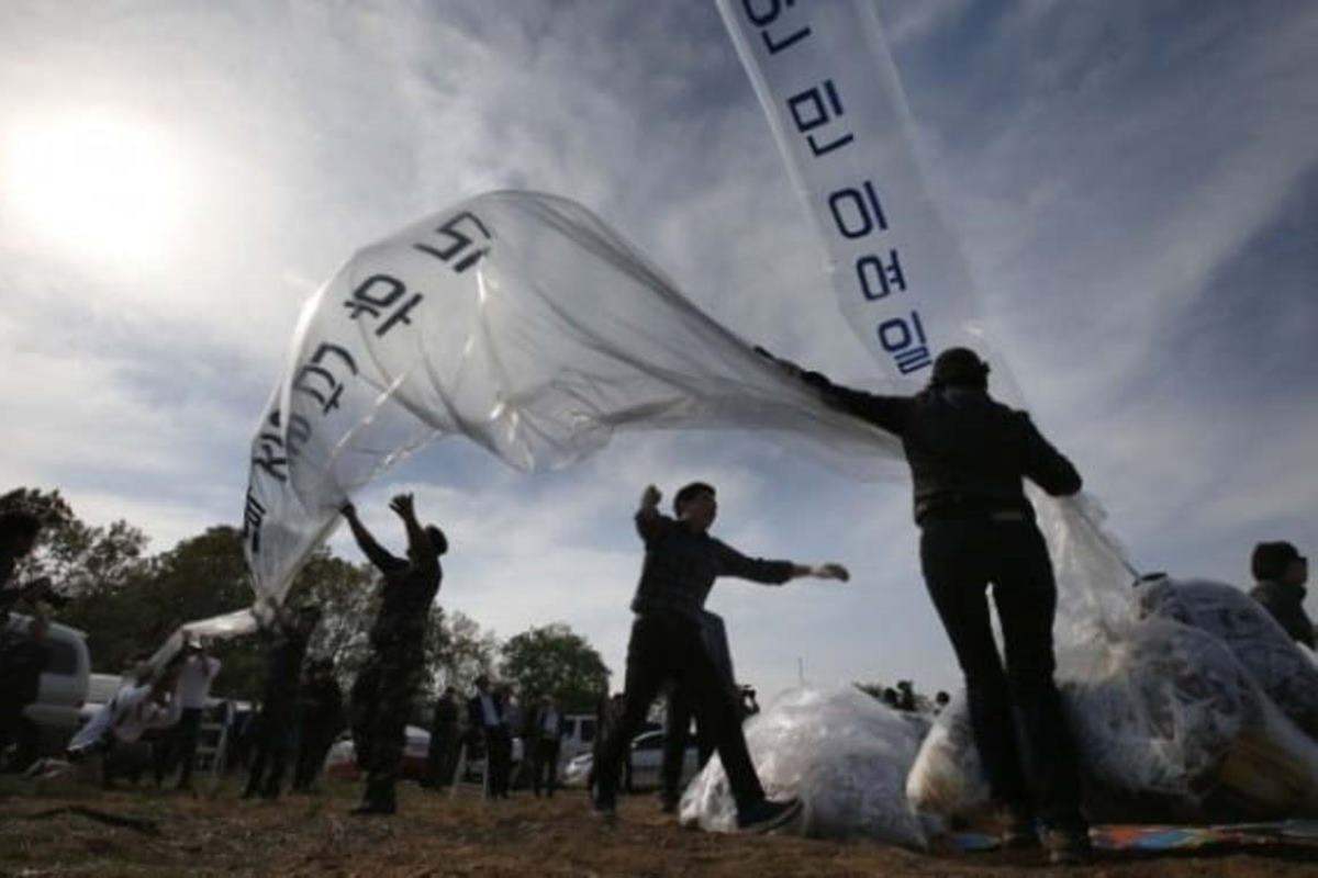 한국경제 대북전단을 살포하려는 탈북민단체.jpg